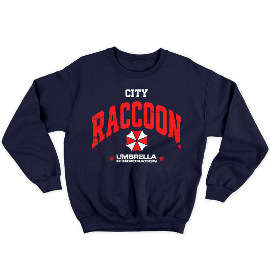 [kintu:1n_p0rZq37Zno22k1_GjF3mqvkrH7azJN:4e4efe1545fc6567ff387c13779fb2ab] Felpa girocollo blu navy con grafica Raccoon City, scritta rossa e simbolo a ombrello