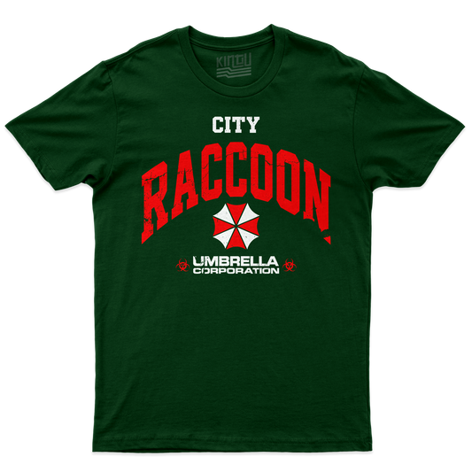 [kintu:1Rg0w0fdwwRL6VAH6HIPVxKV7fELgdvQe:2d3ae0252ed830cbb7bf0b5fbb0b3f7e] T-shirt verde bottiglia con grafica Raccoon City, emblema rosso e bianco e scritta Umbrella Corporation