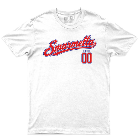 [kintu:1BmNJ7aWTwe-m3YpHSRXSgnO5LOyPbLyT:e2d4faa7c2982ea805a8827312f8a7d1] T-shirt bianca con grafica Smarmella, scritta Duccio e numero 00